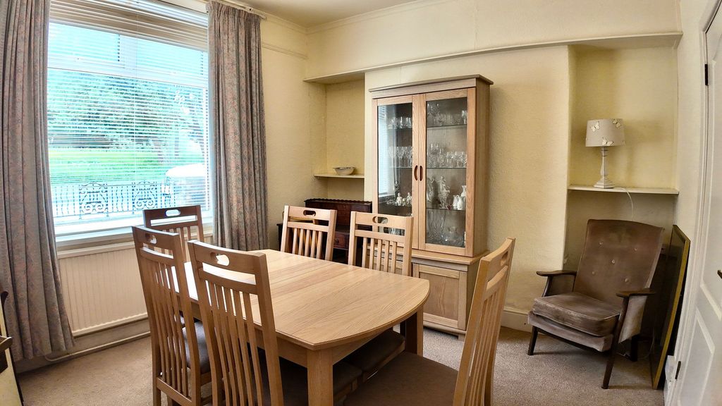 Property photo 2 of 30
