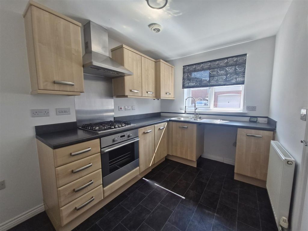 Property photo 2 of 10 Kitchen.Jpg