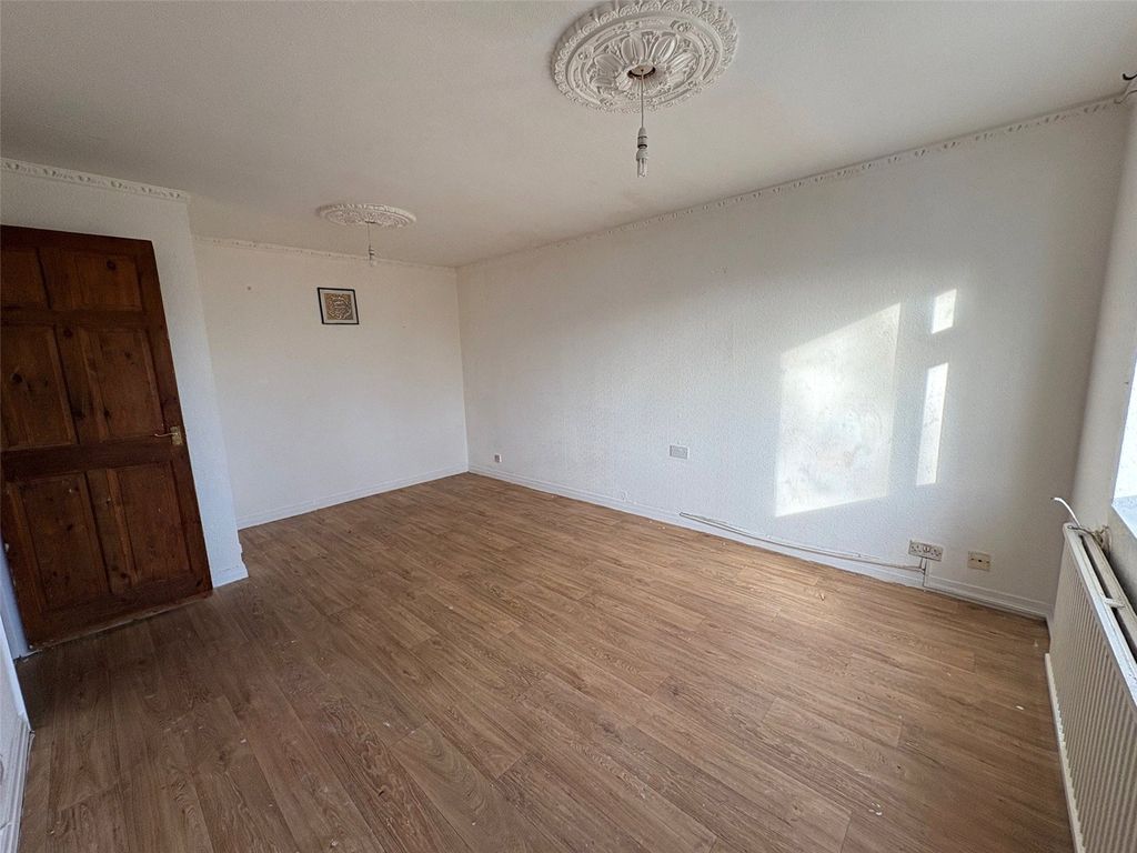 Property photo 3 of 12 Picture No. 25