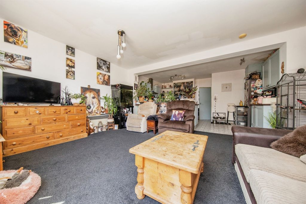 Property photo 2 of 33