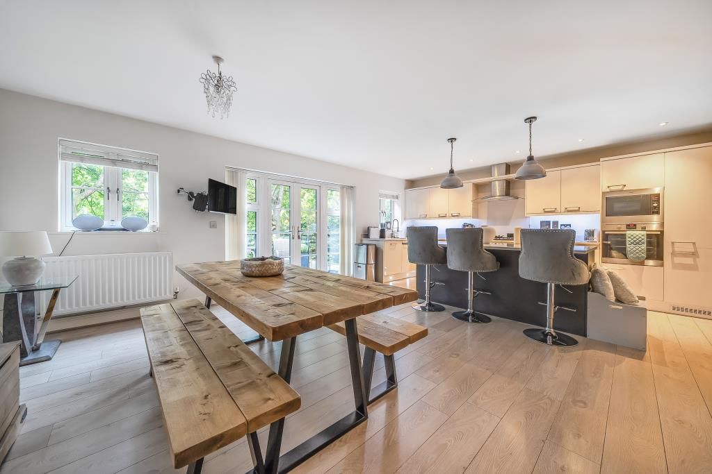 Property photo 2 of 10 Kitchen / Dining