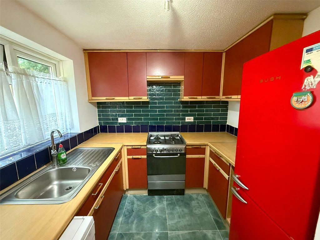 Property photo 3 of 9 Kitchen