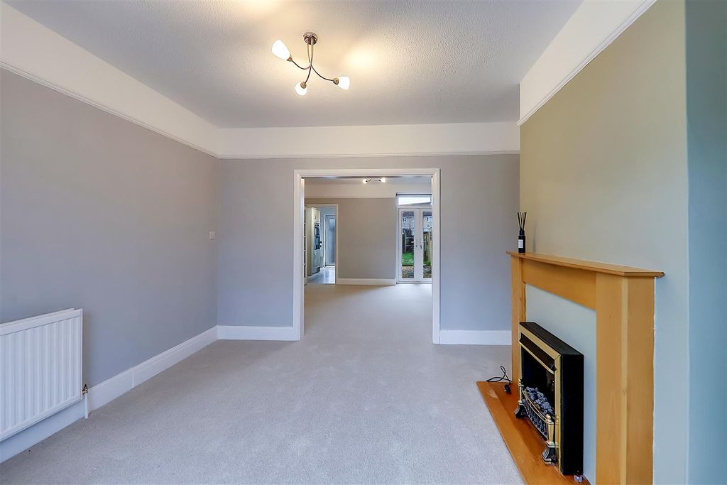 Property photo 3 of 11 Img_3704-Img_3706.Jpg