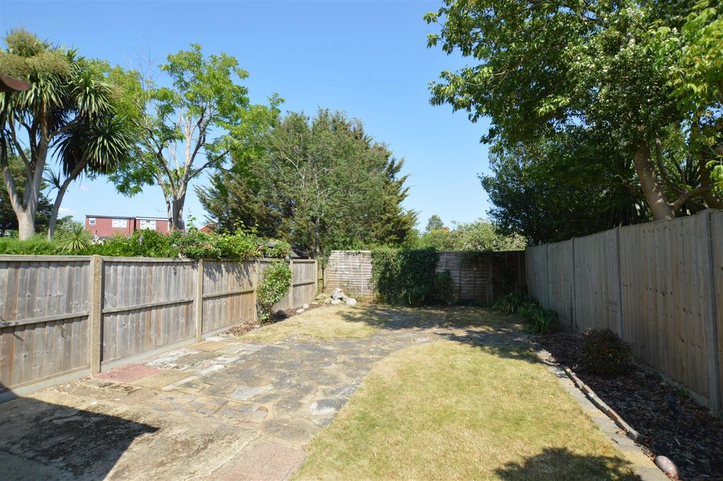 Property photo 3 of 18 10 Shirley Drive July Gdn.Jpg
