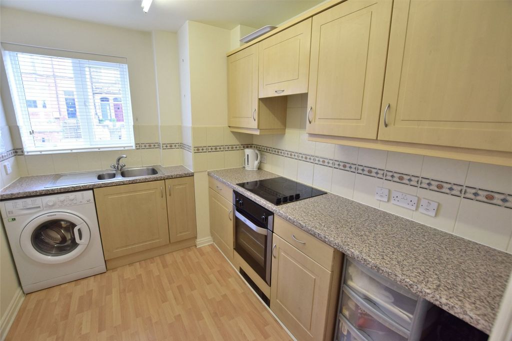 Property photo 1 of 7 Kitchen