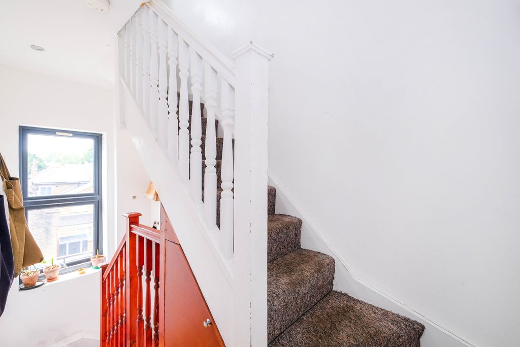 Property photo 3 of 10 Hallway