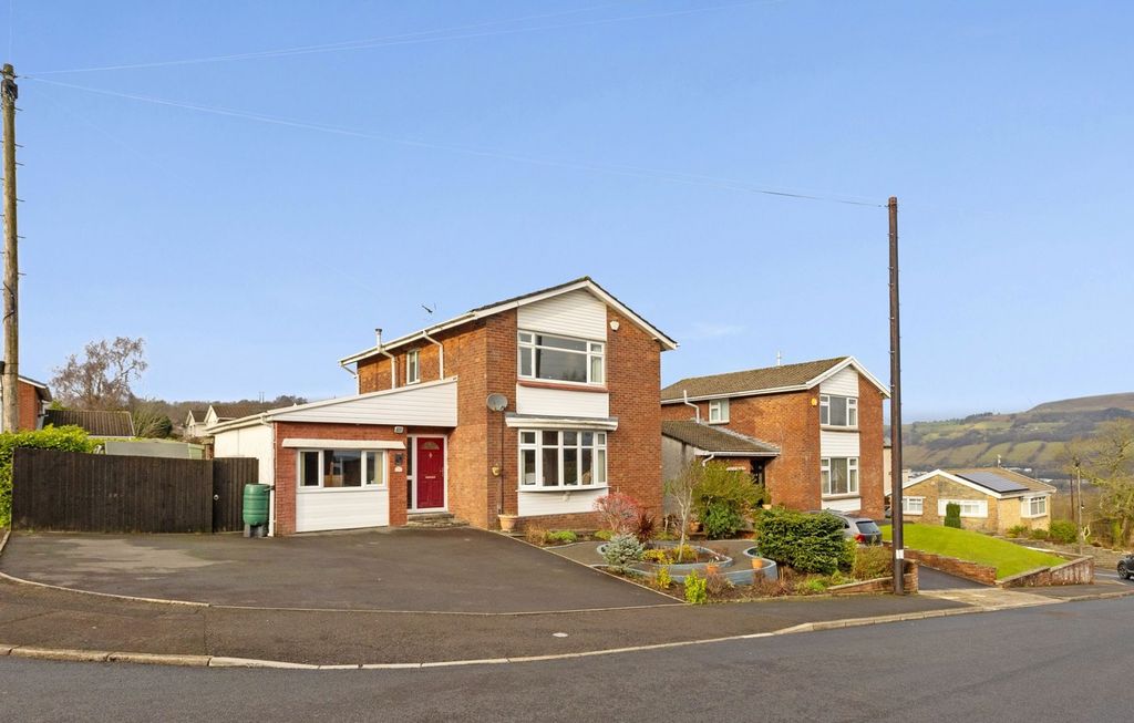 Property photo 1 of 41