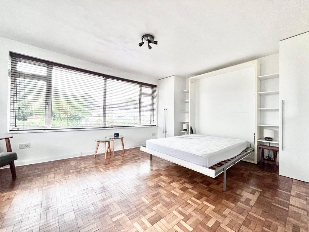 Property photo 1 of 6 Studio
