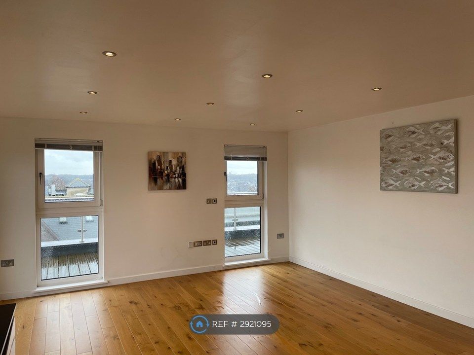 Property photo 3 of 12
