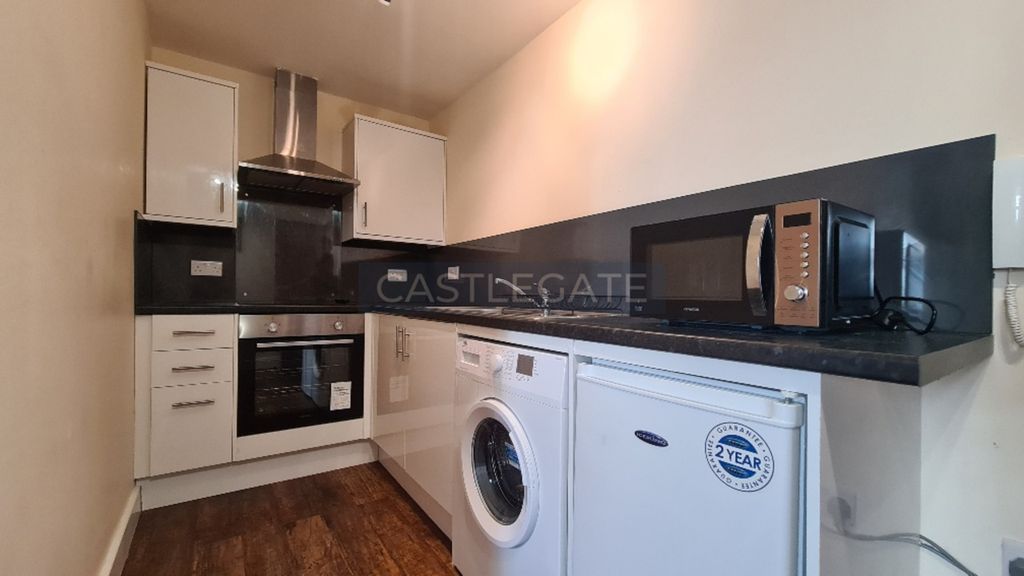 Property photo 3 of 12 Apartment 3, 3A New Street, Huddersfield, HD1 2Ax (7)