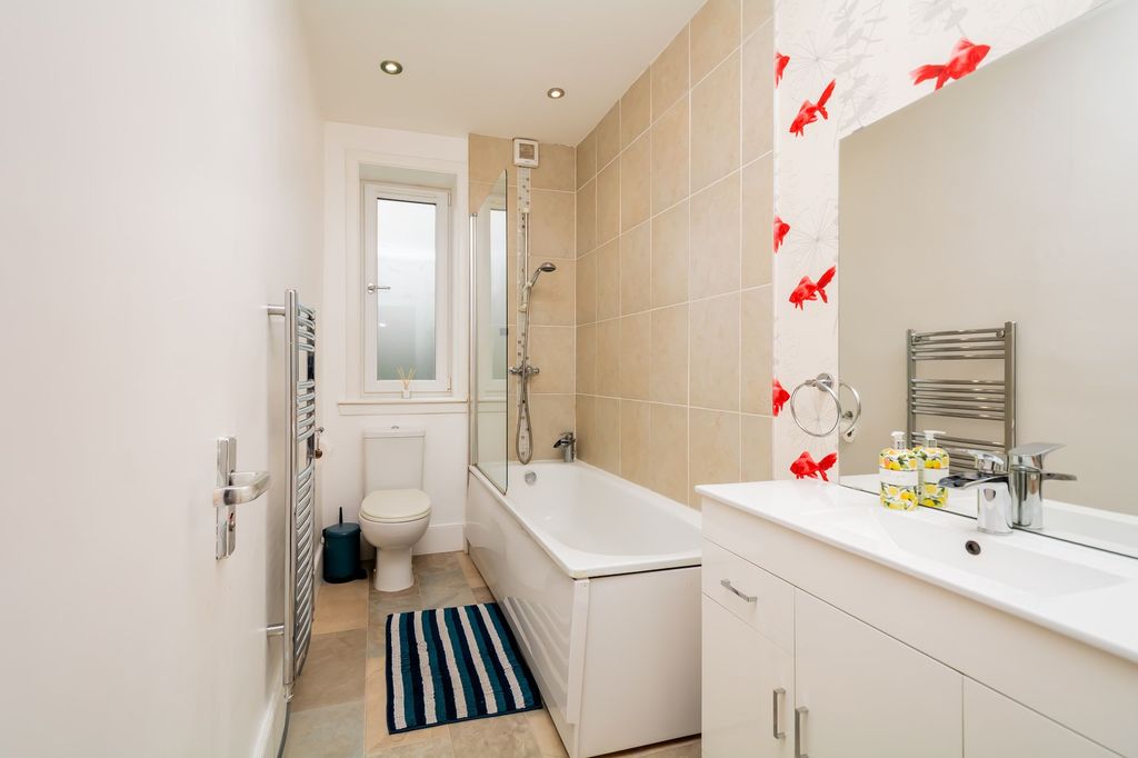 Property photo 3 of 24 Bathroom