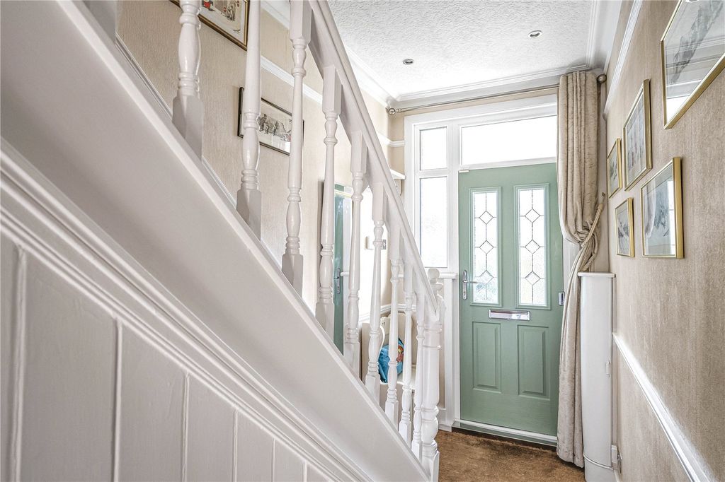 Property photo 2 of 18 Entrance