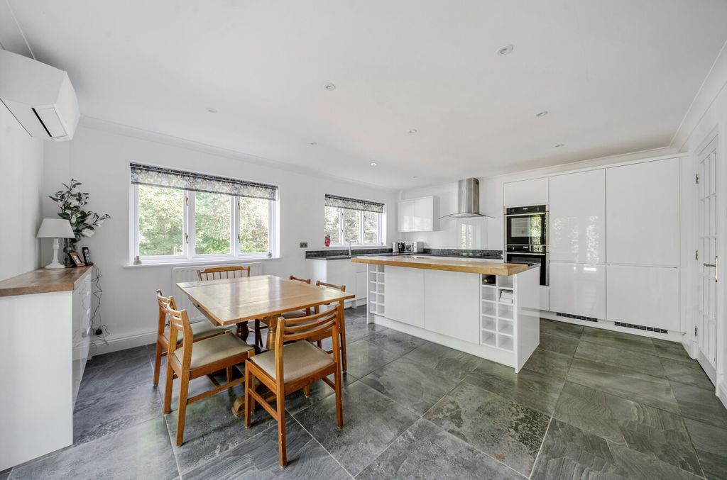 Property photo 2 of 20 1336136-13-68A83d...
