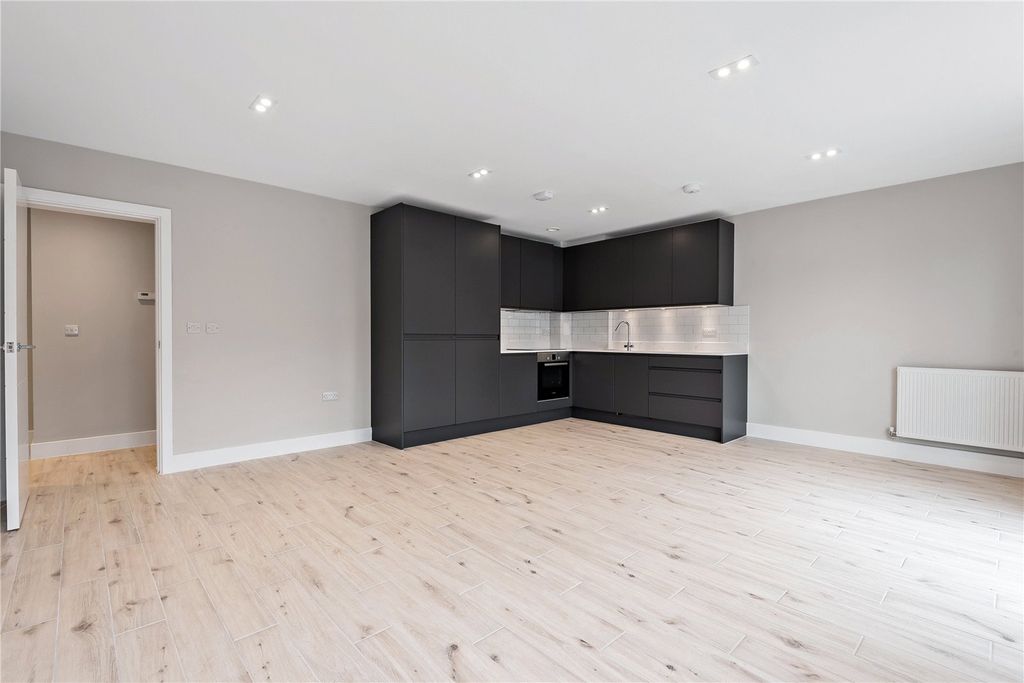 Property photo 3 of 7 Kitchen