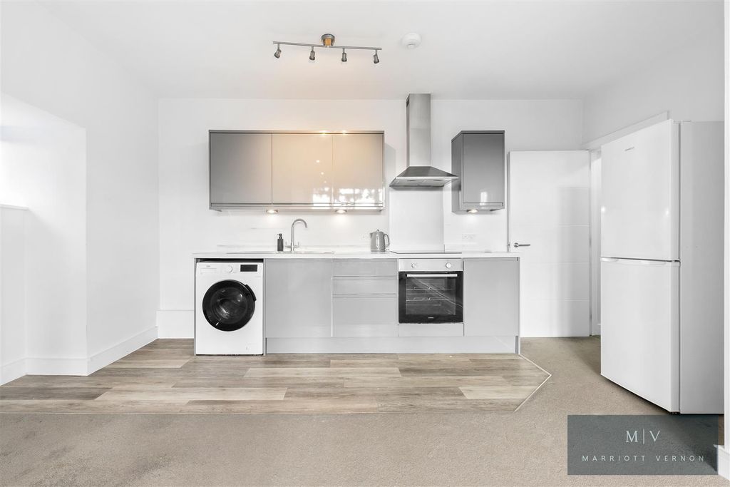 Property photo 2 of 11 Flat 1 Porchester House MV-3.Jpg