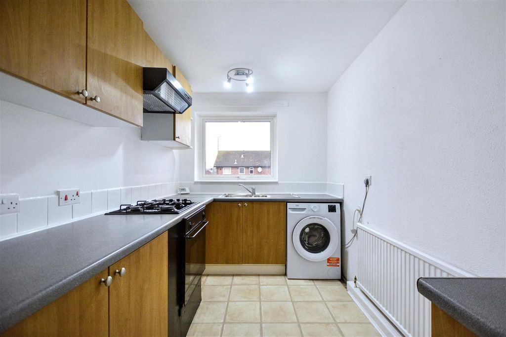 Property photo 3 of 16 Kitchen