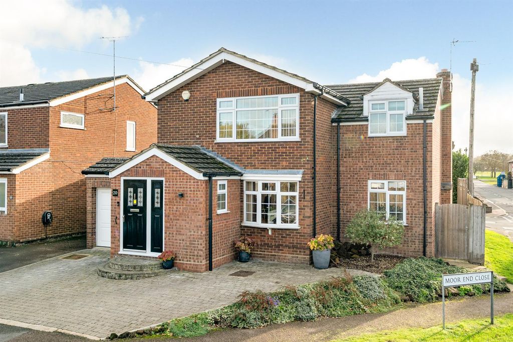 Property photo 1 of 20 20-Moor-End-Close-Front.Jpg