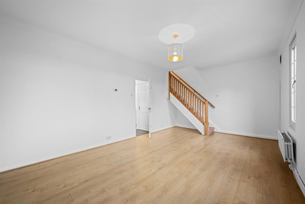 Property photo 3 of 17 Reception