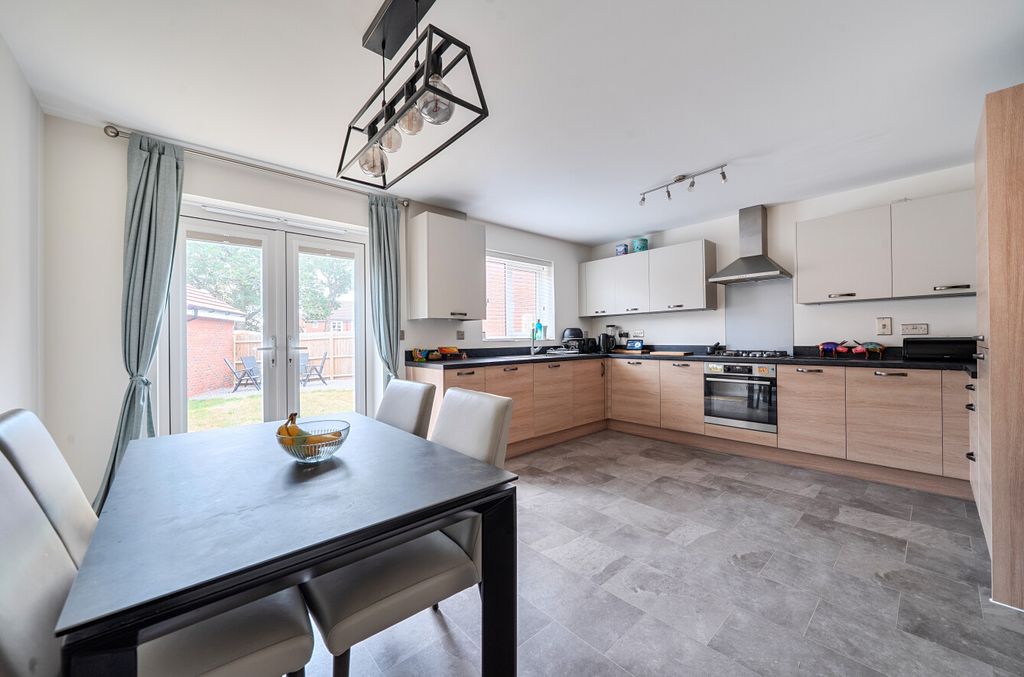 Property photo 3 of 13 151588510
