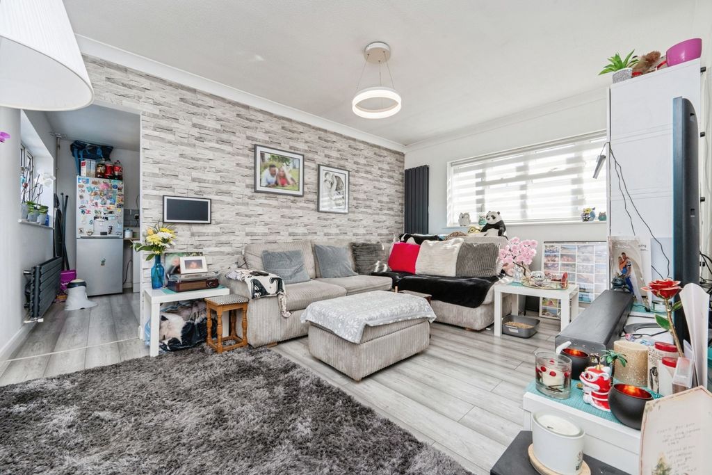 Property photo 2 of 19 Pbox-Img.Jpg