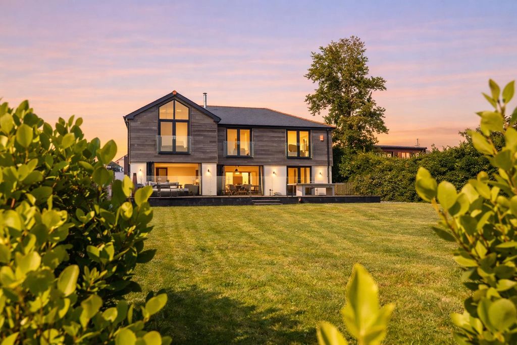 Property photo 1 of 36