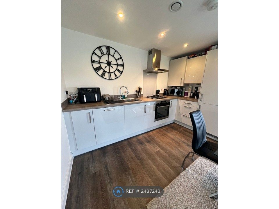 Property photo 2 of 25 Kitchen