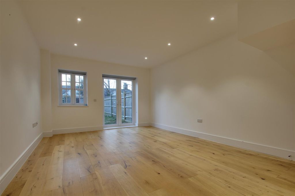 Property photo 2 of 16 Lounge Diner