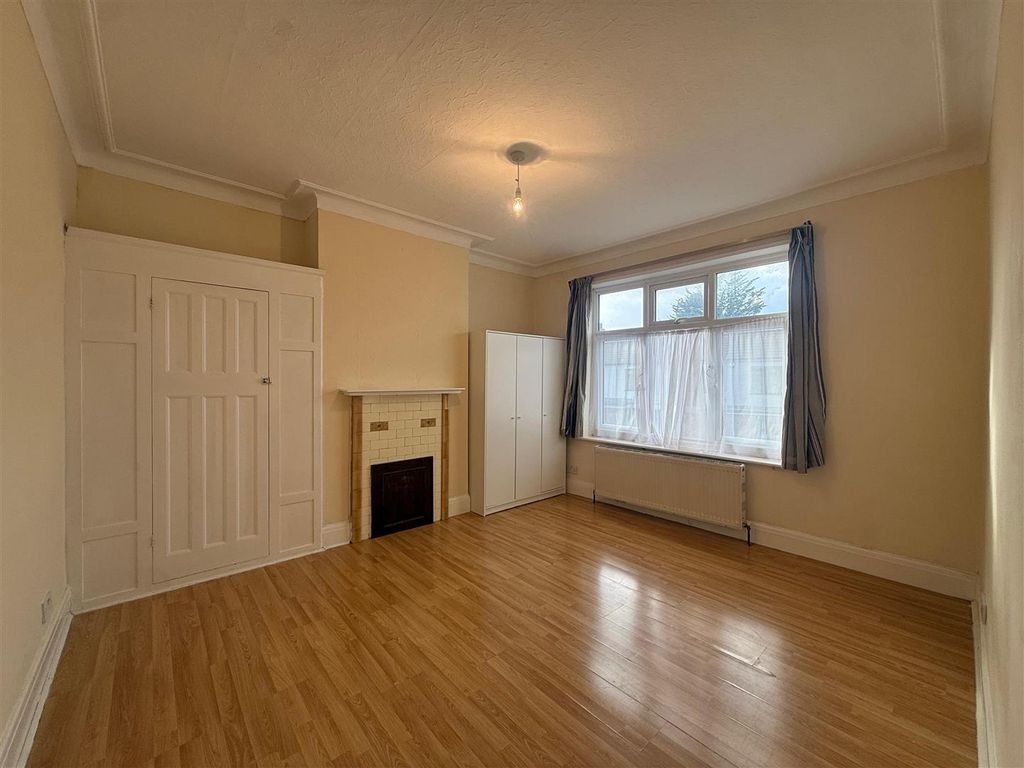 Property photo 3 of 10 Bedroom 2