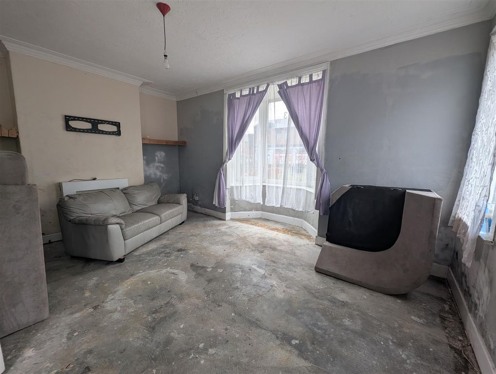 Property photo 2 of 10 Lounge