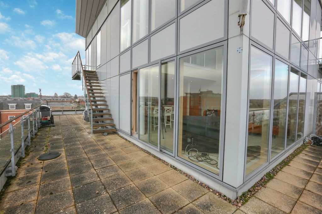 Property photo 3 of 22