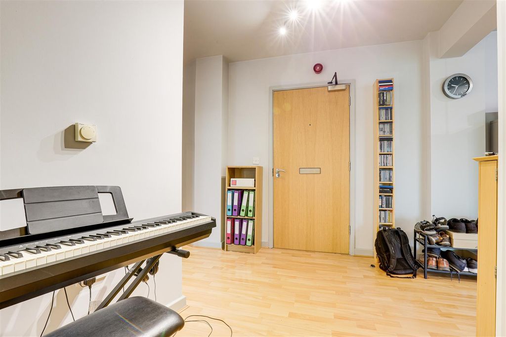 Property photo 3 of 16 Img_1523-Img_1527.Jpg