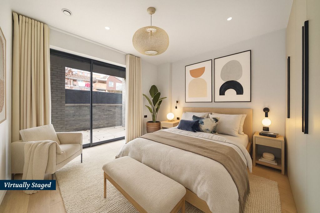 Property photo 2 of 18 Picture No. 23