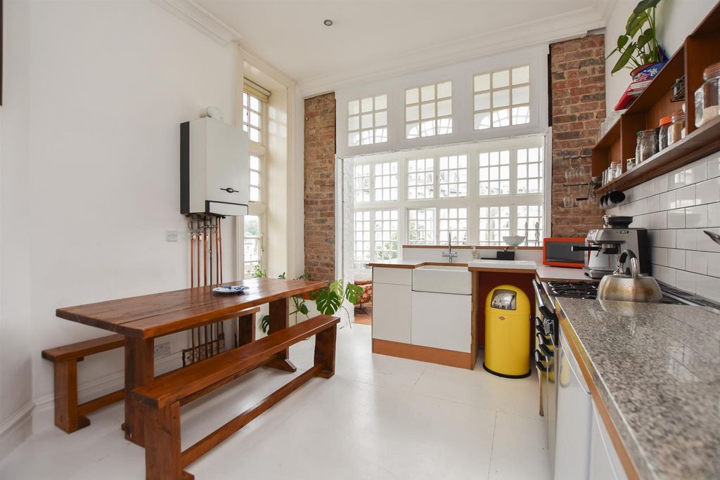 Property photo 2 of 19 Kitchen
