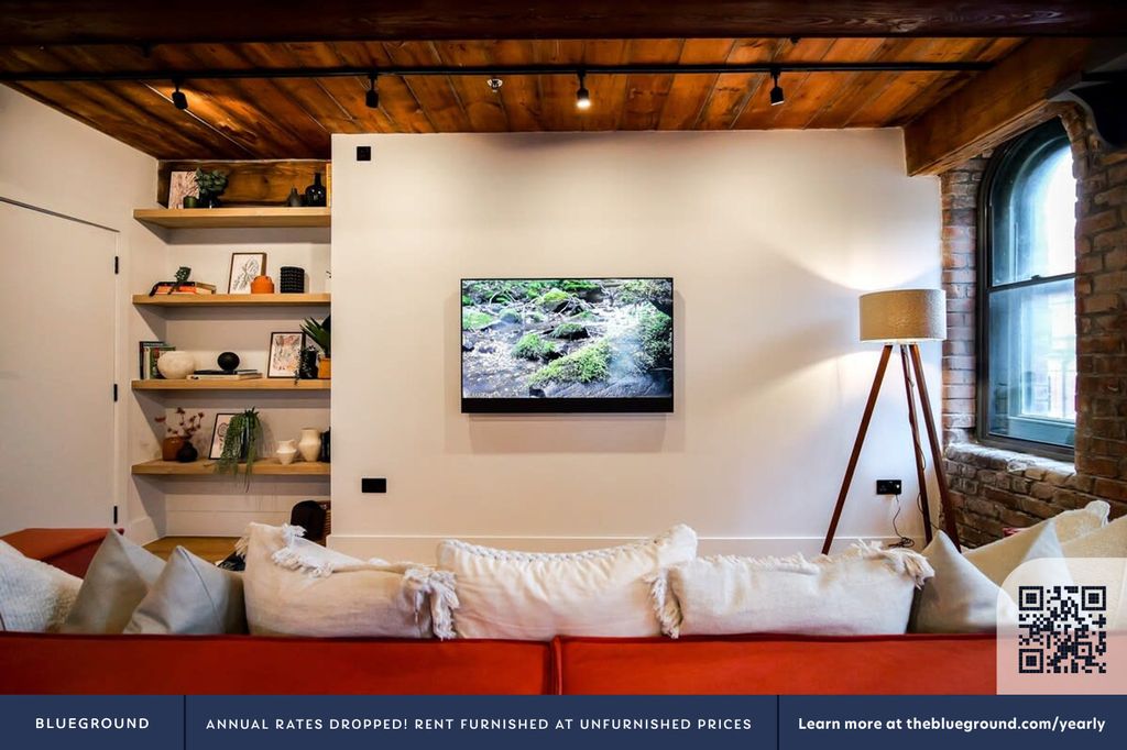 Property photo 3 of 34 Living Room