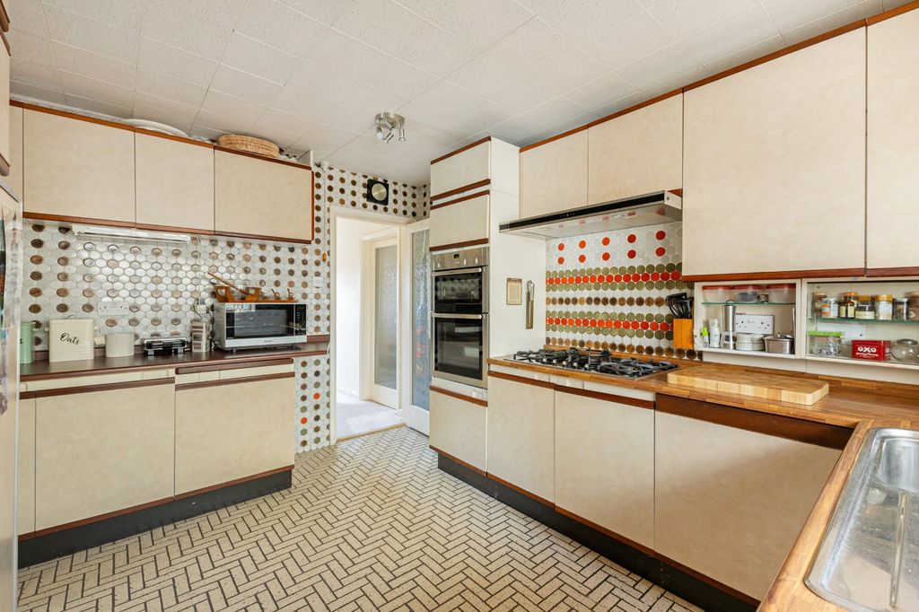 Property photo 3 of 14 Kitchen