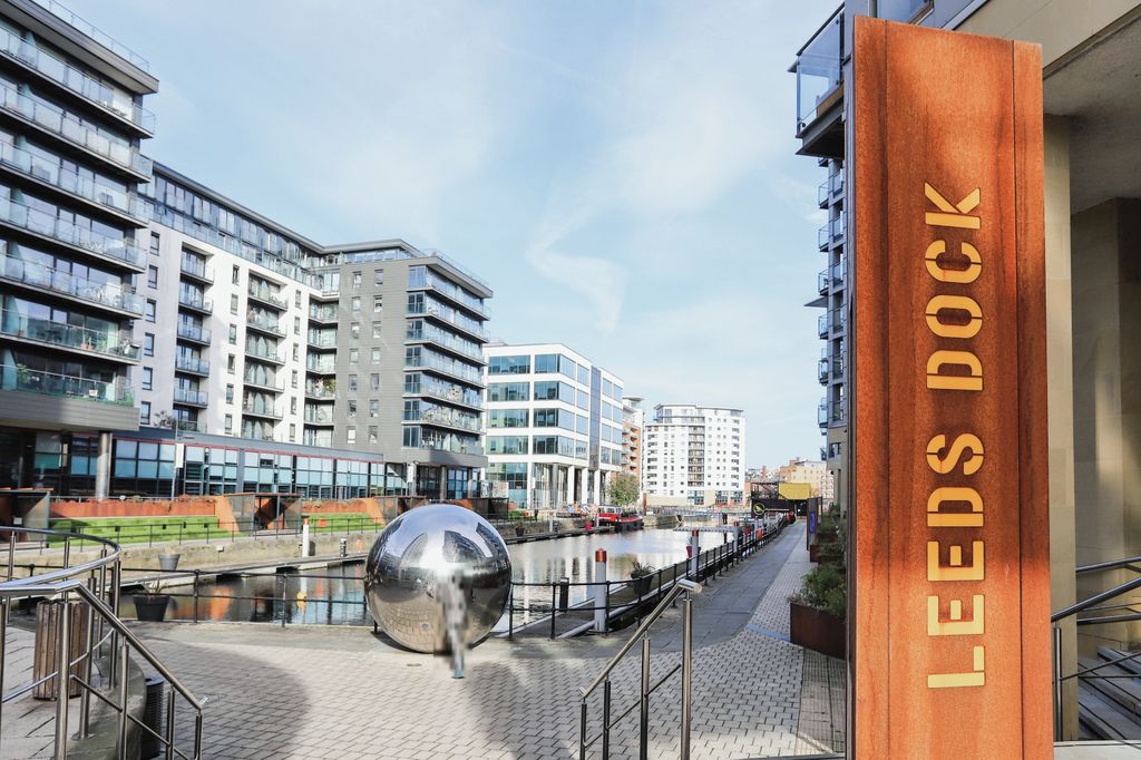 Property photo 2 of 11 Leeds Dock