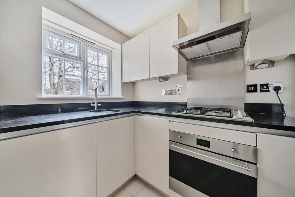 Property photo 3 of 18 Kitchen