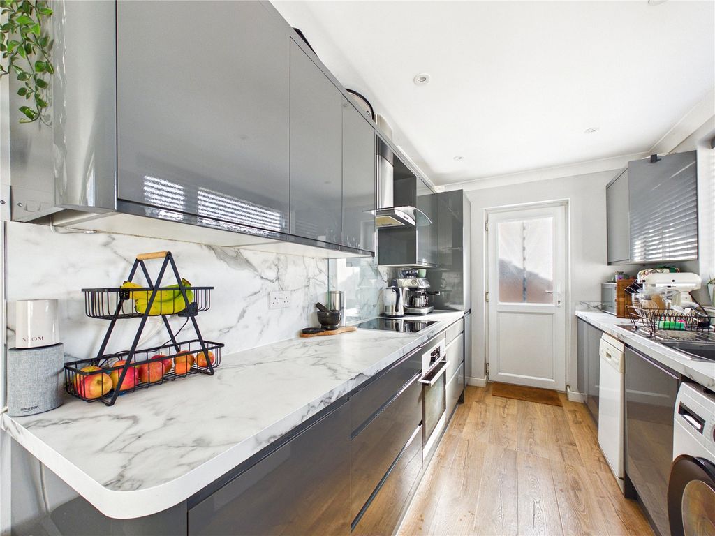 Property photo 3 of 16 Picture No. 13