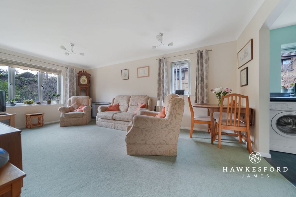 Property photo 3 of 14 Barkers Court, Sittingbourne - Lounge