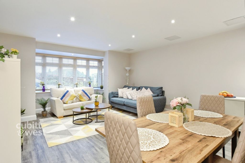 Property photo 3 of 14 374Bfac3-901Hbb45