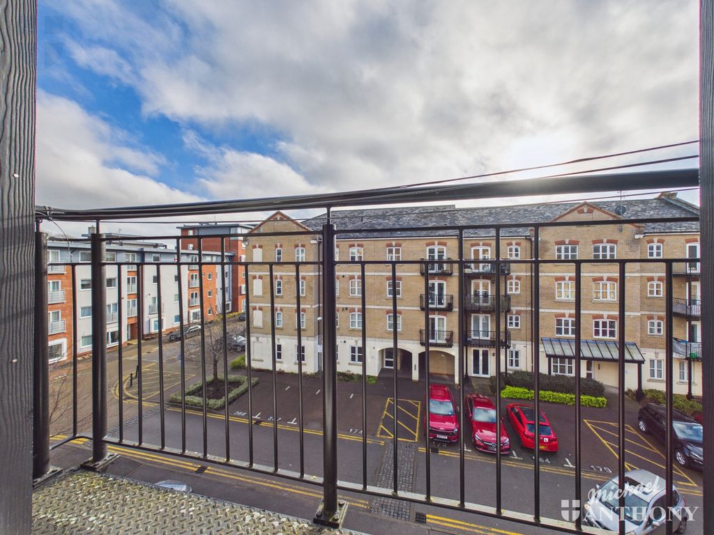 Property photo 3 of 11 Cam03852G0-Pr0548-Still020