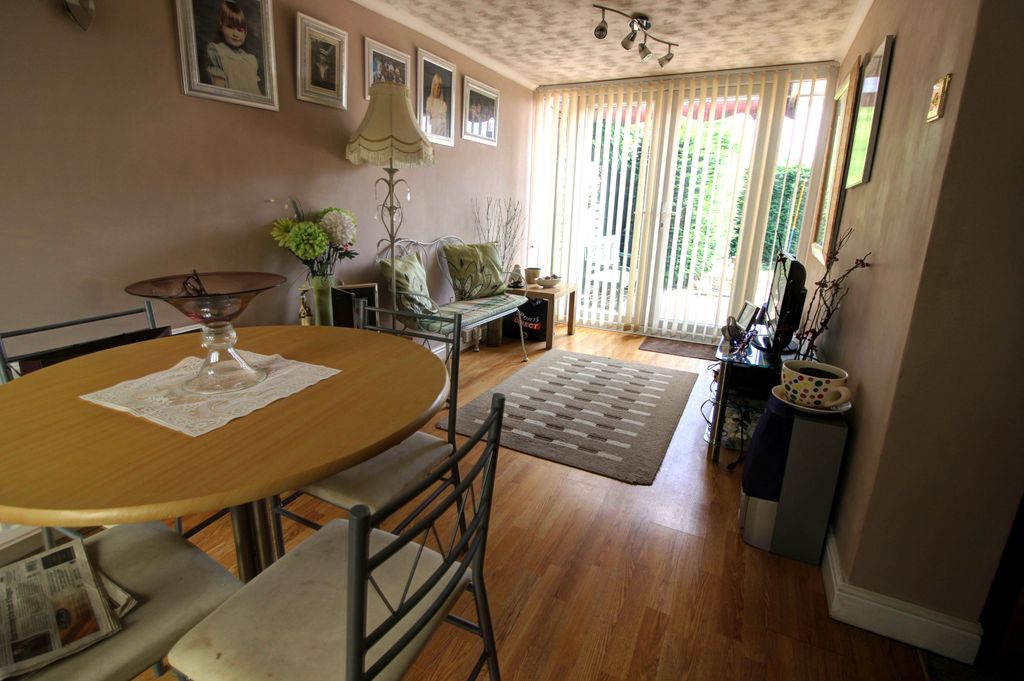 Property photo 3 of 11 Dining Room