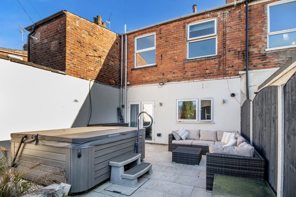 Property photo 3 of 12 Ewemove Estate Agent Gainsborough Back Garden