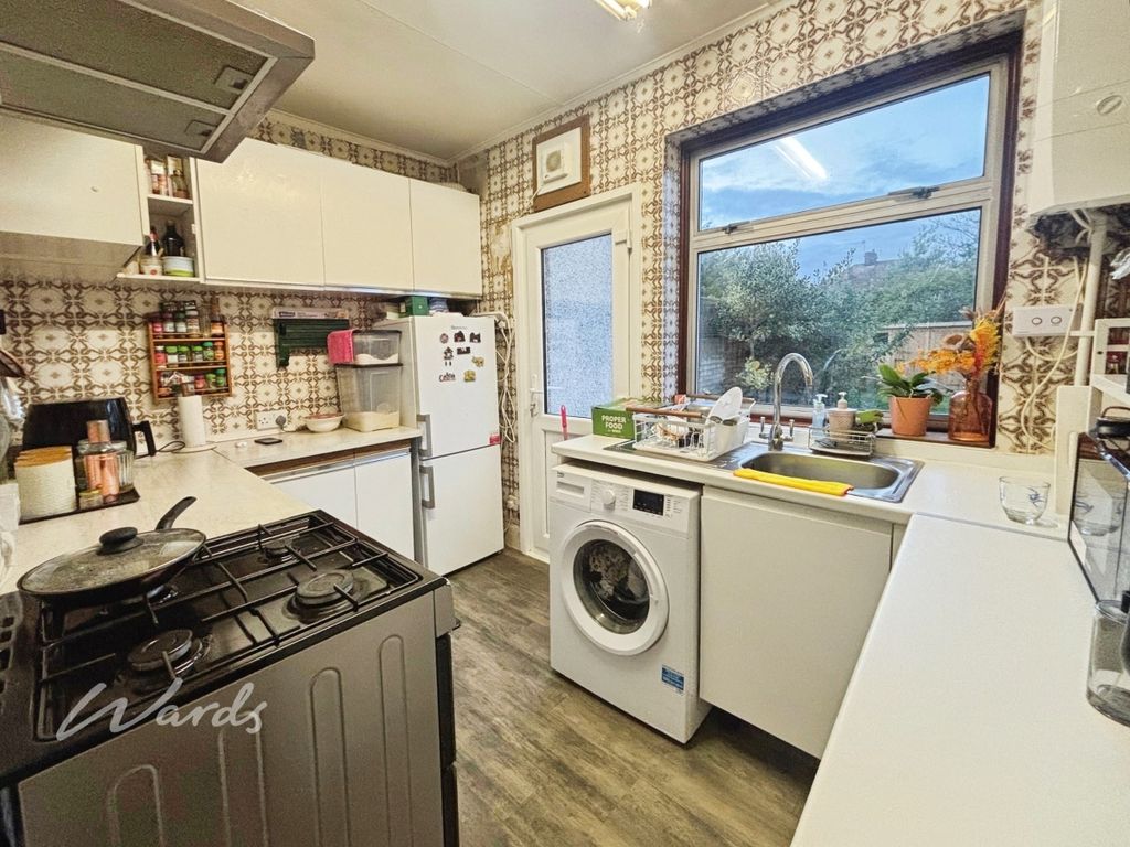 Property photo 3 of 9 Kitchen