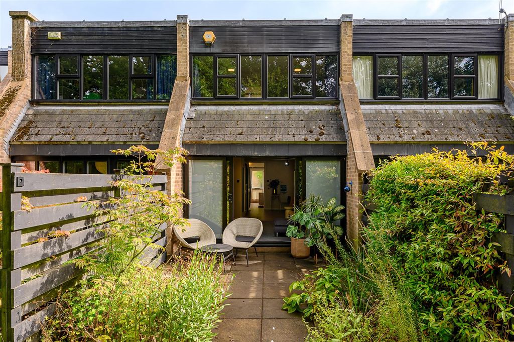 Property photo 1 of 21 External