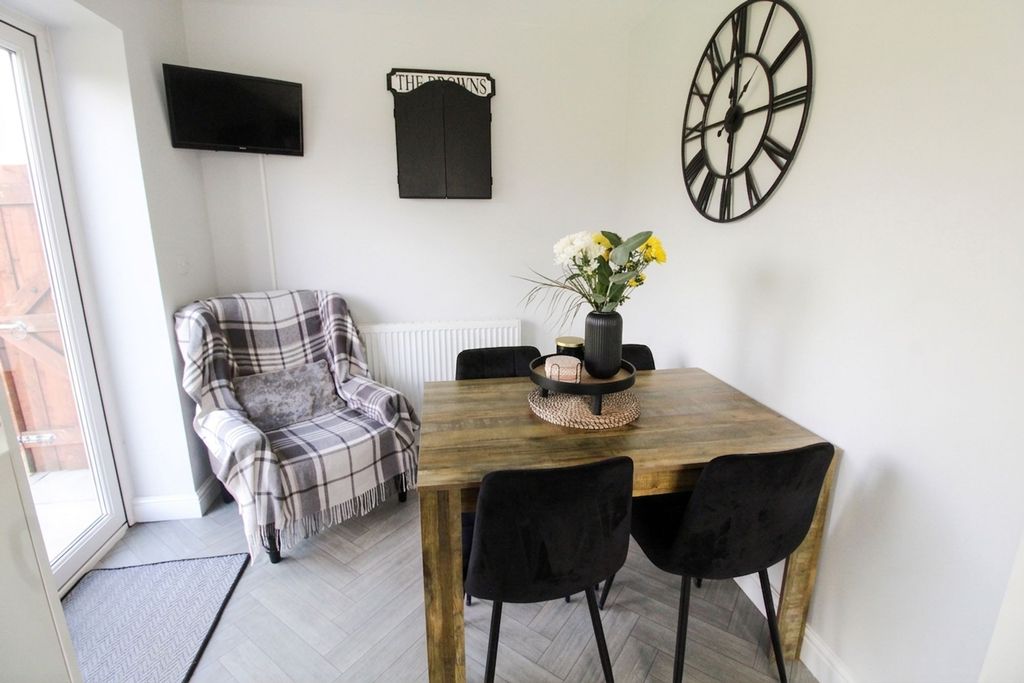 Property photo 3 of 25