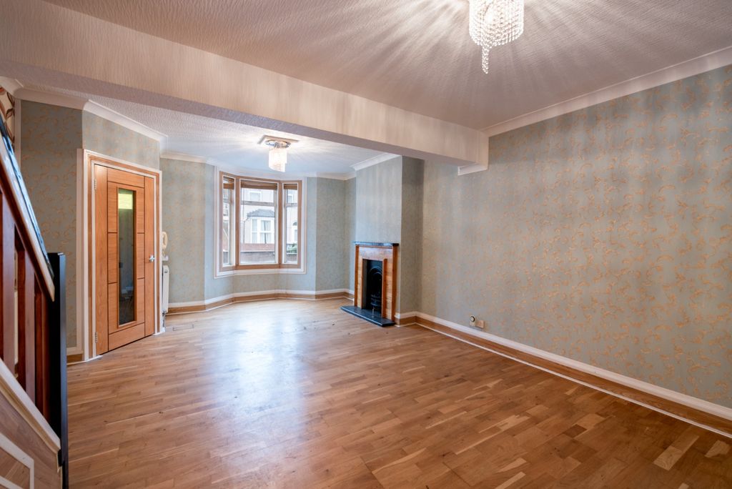 Property photo 2 of 17 3674482