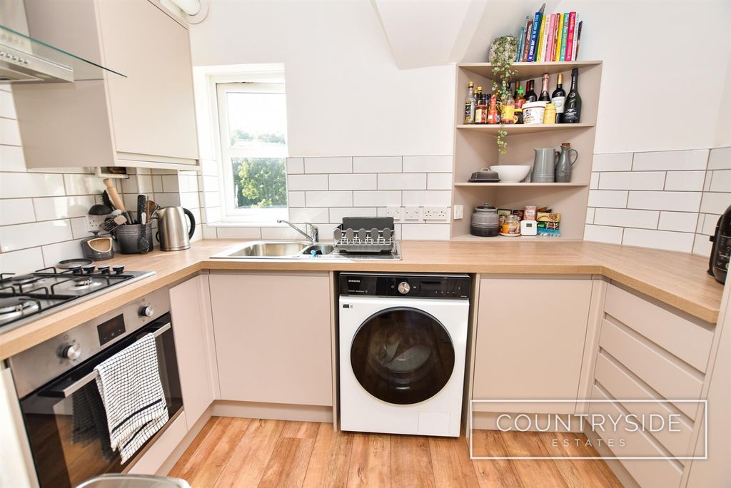 Property photo 3 of 12 Kitchen