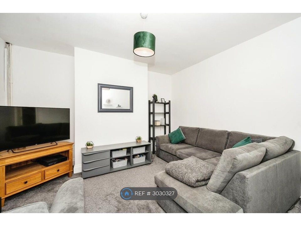 Property photo 3 of 13 Lounge