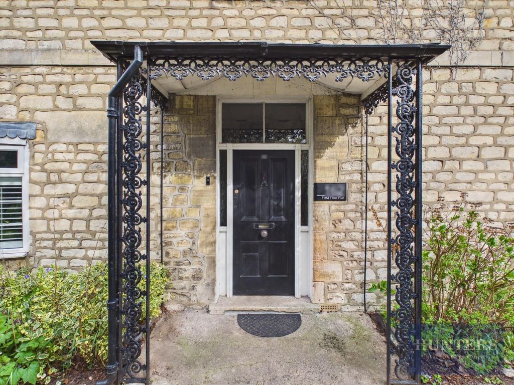 Property photo 2 of 19 Entrance Hall